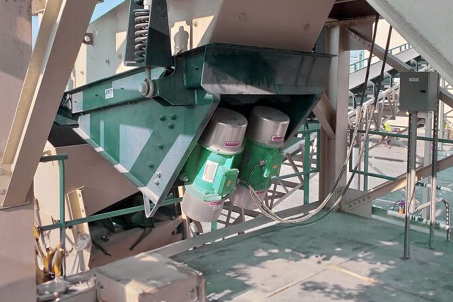 Vibrating feeder