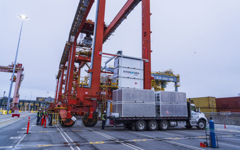 DP World tests hydrogen fuel cell crane at Vancouver Port