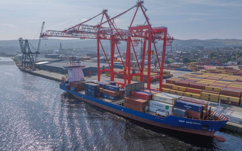 Peel Ports Clydeport welcomes record wind turbines