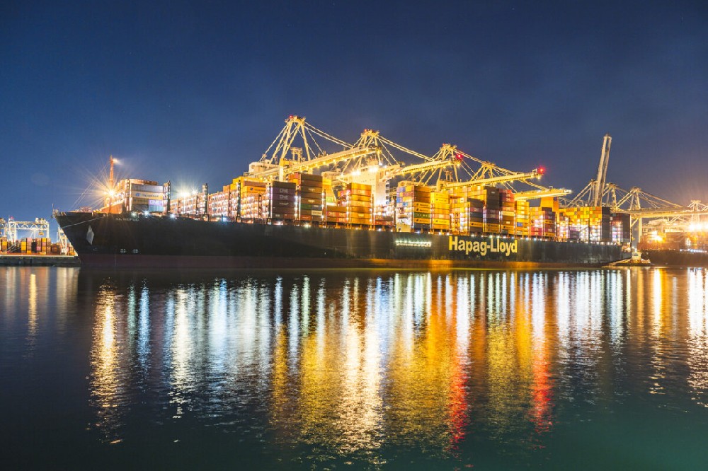 Hapag-Lloyd orders eight methanol ships in green push