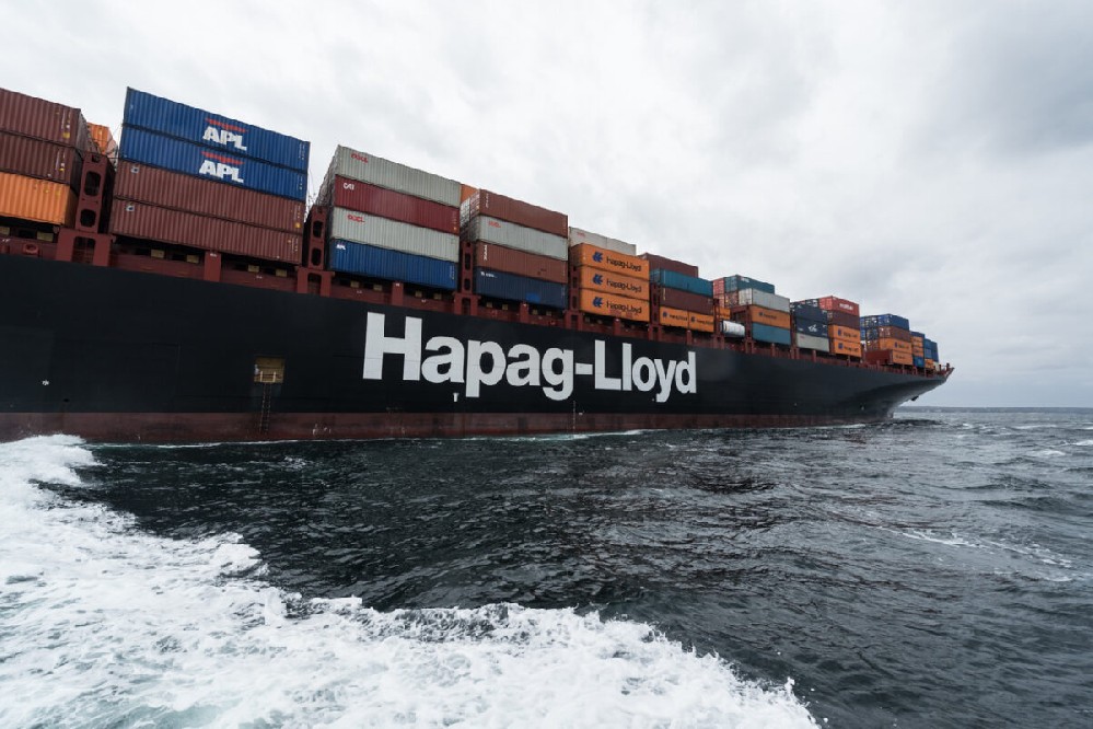Hapag-Lloyd signs shore power deal with Port of Hamburg